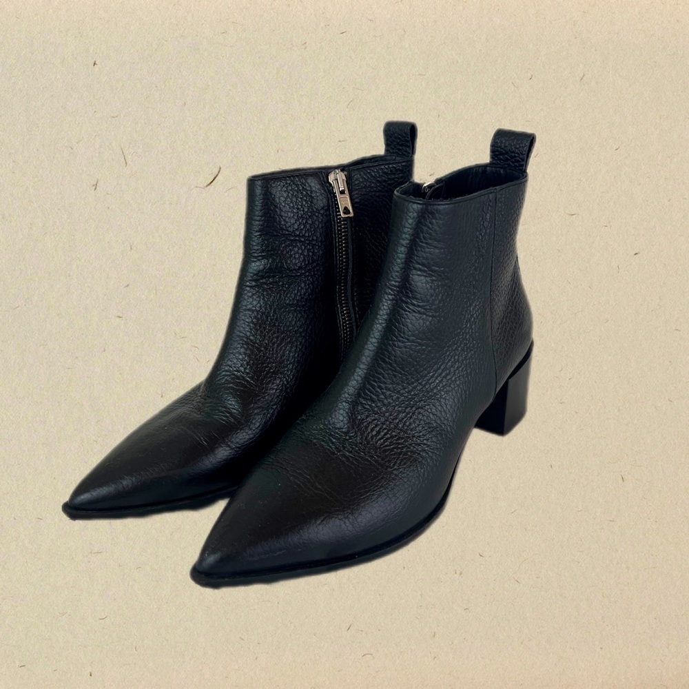 EVERLANE Pointed Toe Boss Ankle Chelsea Boot Black Italian Pebble Leather 6.5